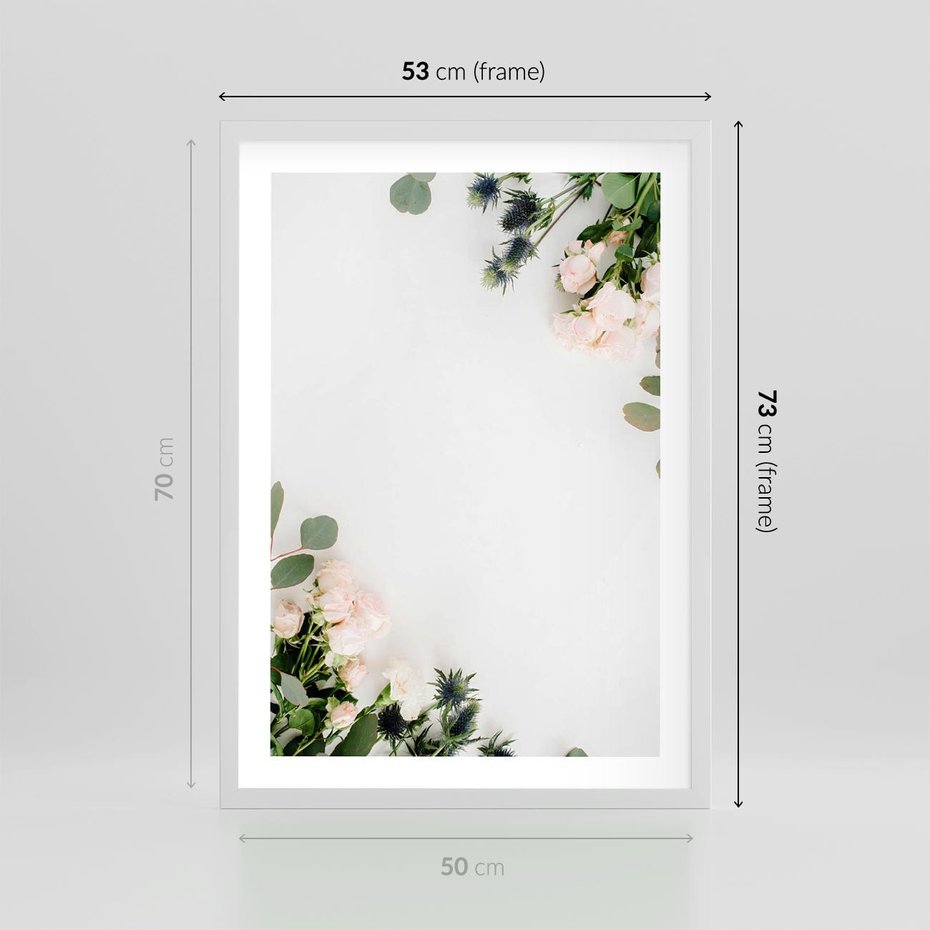 Plakat w ramie 50x70 - Kompozycja z Białych Róż i Eukaliptusa - kompozycja z białych kwiatów na białym tle, róże - rama biała