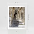 Plakat w ramie 40x50 - Urok uliczki: perspektywa miasta - uliczka, perspektywa - rama biała