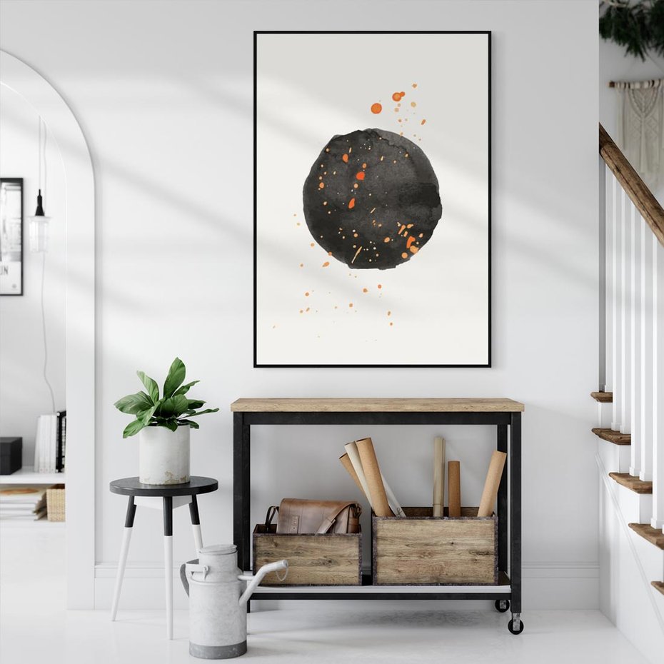 Obraz w ramie 70x100 - Wibracje Kolorów - abstrakcyjna czarna plama, rozsiane pomarańczowe kropki - rama czarna