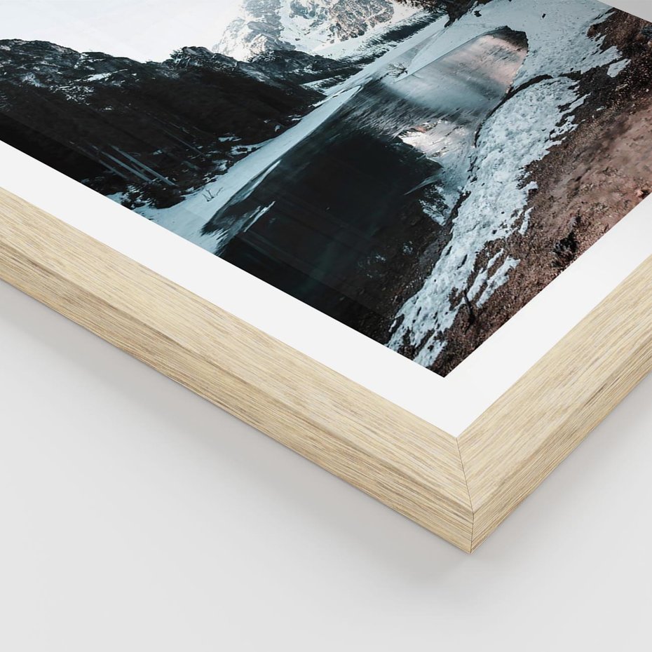 Plakat w ramie 30x40 - Zamarznięta Rzeka - zima w górach, zamarznięta rzeka - rama drewno