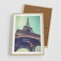 Plakat w ramie 50x70 - Wieża Eiffla w czarno-białej odsłonie - Eiffla, Paryż - rama drewno