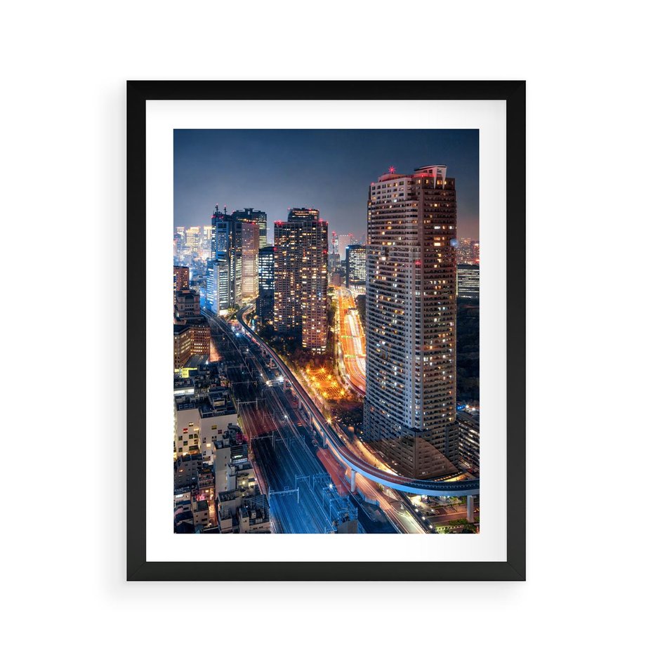 Plakat w ramie 40x50 - Miasto nocą z wieżowcami w tle - miasto, nocą - rama czarna