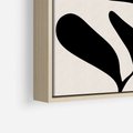 Obraz w ramie 80x120 - Wibracje Akwarelowych Ścieżek - abstrakcyjny minimalistyczna kwiat, czarno biały plakat - rama drewno