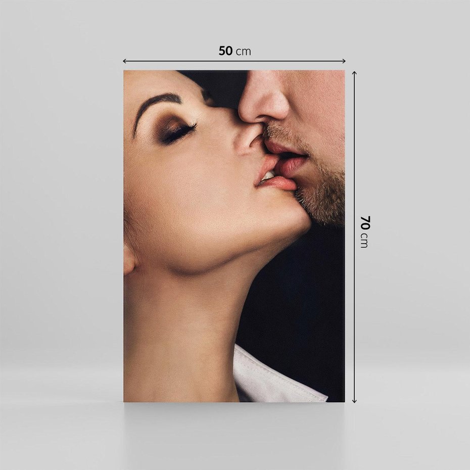Obraz na płótnie 50x70 - Miłosne Uczucia - kobieta, pocałunek