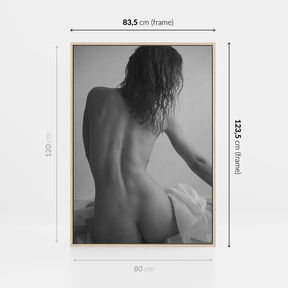 Obraz w ramie 80x120 - Piękno o Poranku - czarno biała fotografia, akt kobiecy - rama drewno