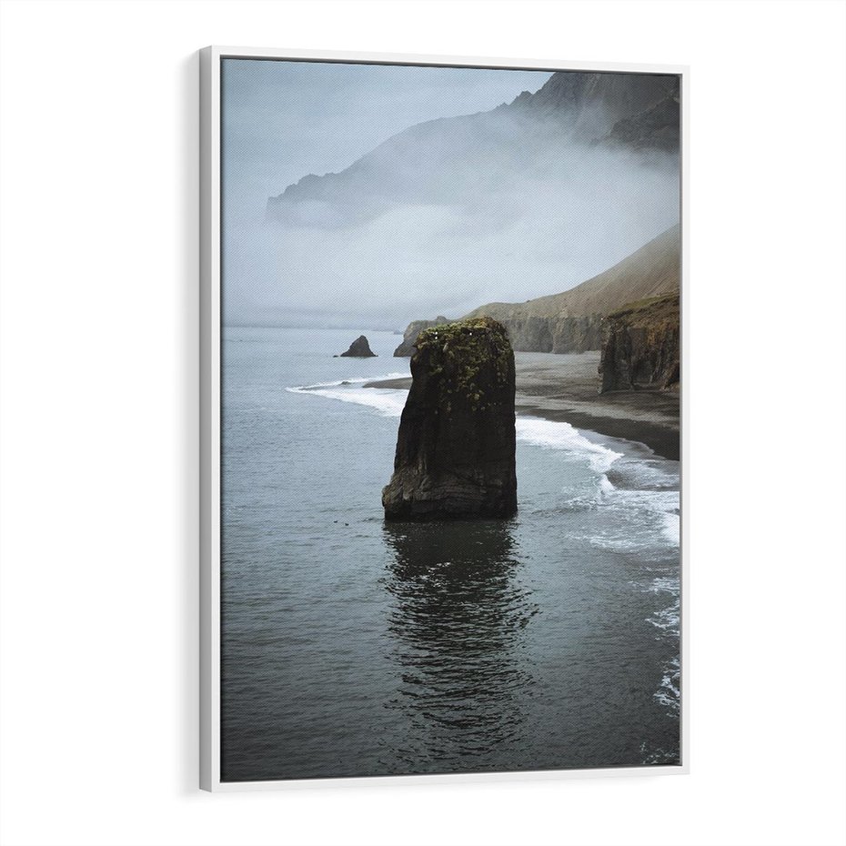 Obraz w ramie 80x120 - Mistyczna Aura - morze, mgła - rama biała