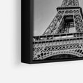 Obraz w ramie 50x50 - Zabawa w Paryżu - czarno białe zdjecie, wieża eiffla - rama czarna