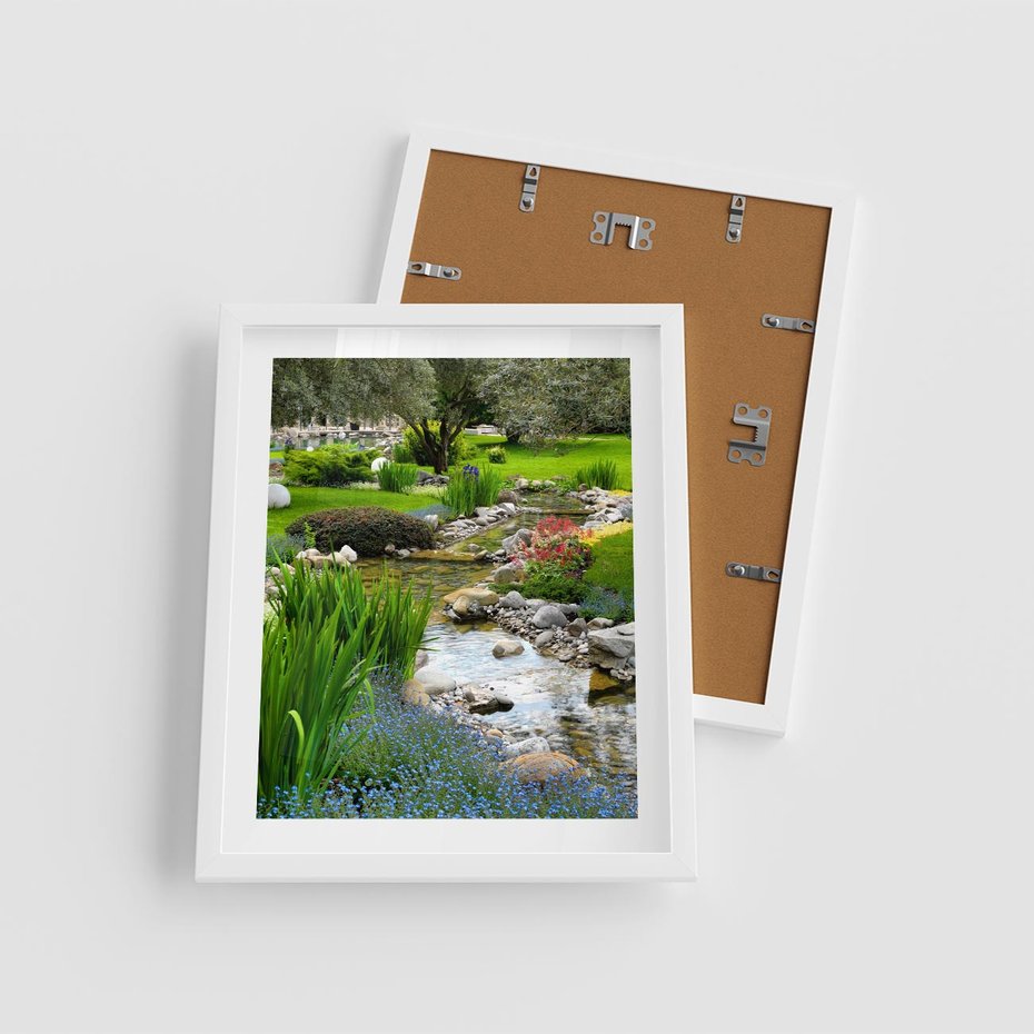 Plakat w ramie 40x50 - Ogródowy Strumyk - strumyk, ogród - rama biała