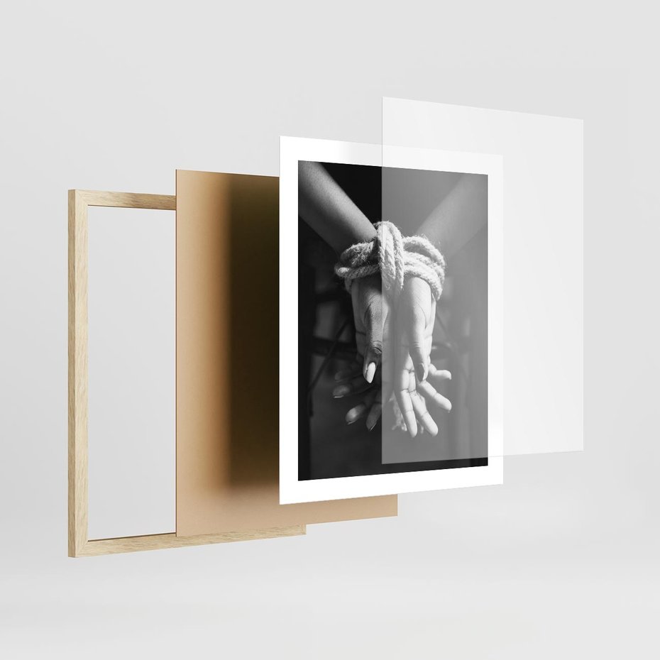 Plakat w ramie 40x50 - Splątane Uczucia - czarno biała fotografia, artystyczna - rama drewno