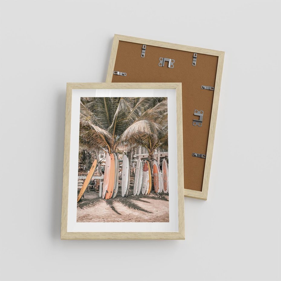 Plakat w ramie 30x40 - Surfingowy Raj - deski surfingowe, na plaży - rama drewno