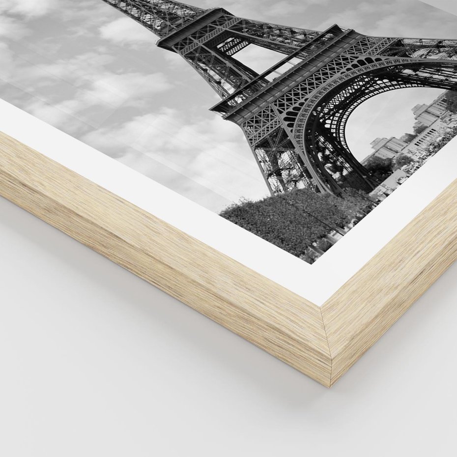 Plakat w ramie 40x50 - Nocna panorama Paryża z wieżą Eiffla - Eiffla, Paryż - rama drewno