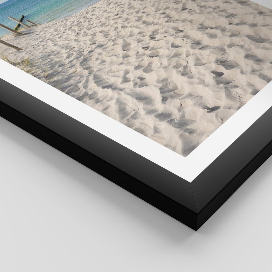 Plakat w ramie 30x40 - Harmonia plażowego morza - plaża, morze - rama czarna