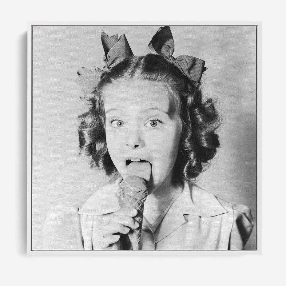 Obraz w ramie 80x80 - Pyszny Deser - retro zdjęcie, czarno białe - rama biała