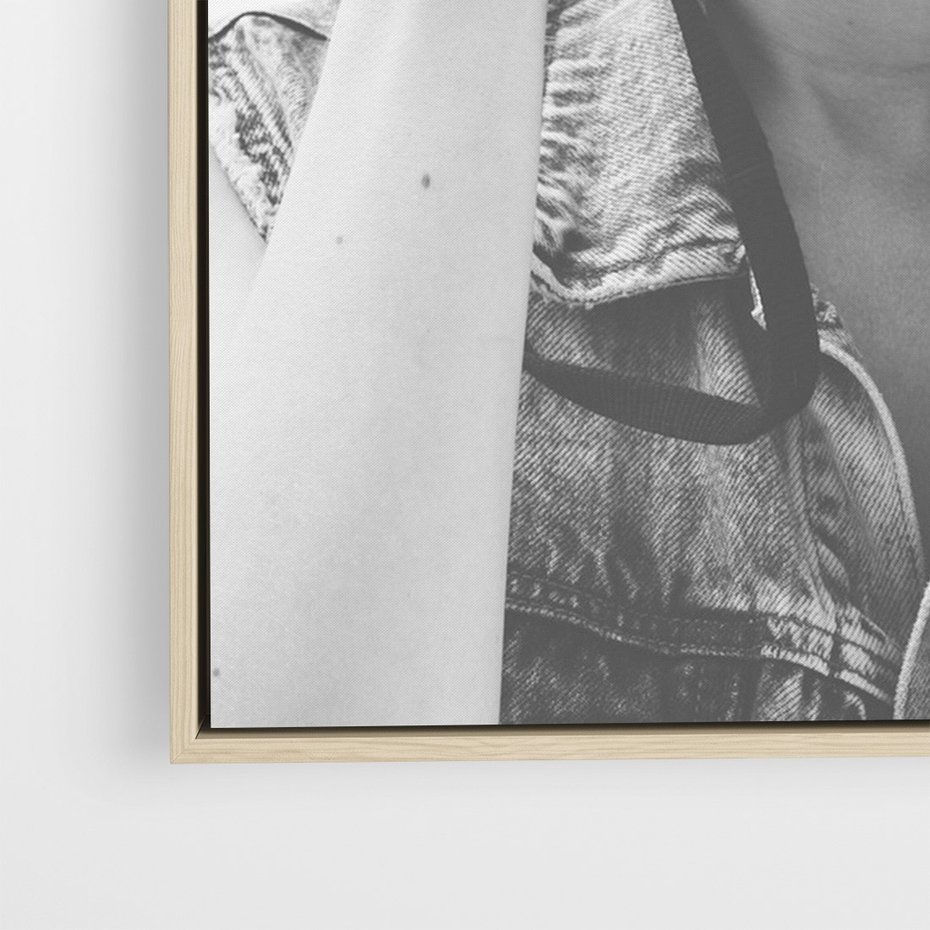 Obraz w ramie 70x100 - Zrób mi Zdjęcie - fotografia, kobieta z aparatem - rama drewno