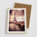 Plakat w ramie 50x70 - Eiffla: ikona Paryża - Eiffla, Paryż - rama drewno