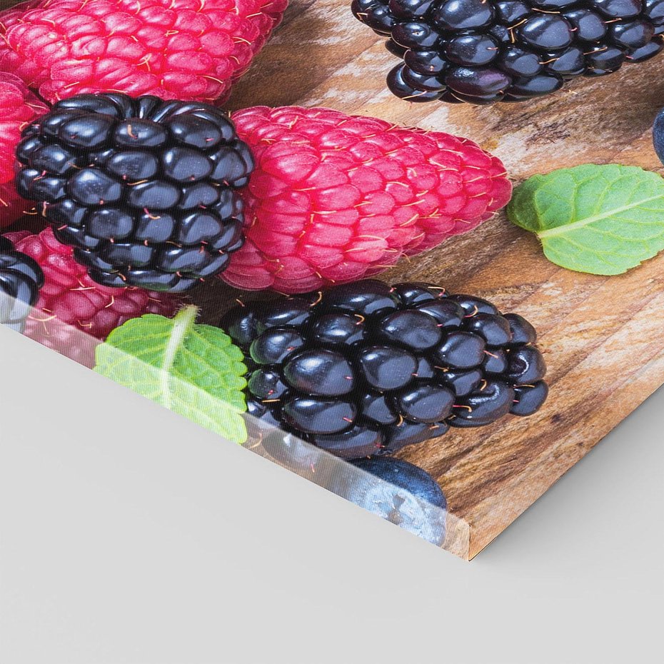 Obraz na płótnie 50x70 - Smak malin i borówek - owoce, leśne