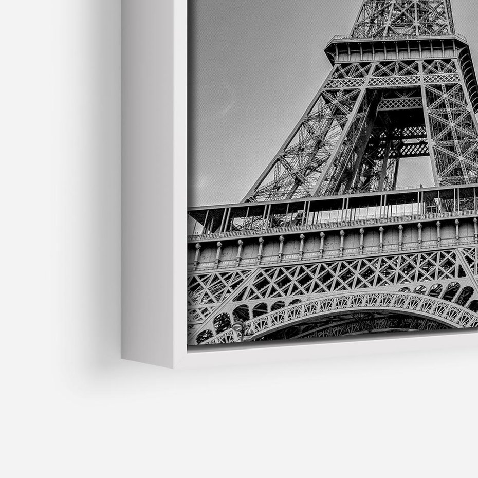 Obraz w ramie 80x80 - Zabawa w Paryżu - czarno białe zdjecie, wieża eiffla - rama biała