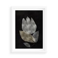 Plakat w ramie 50x70 - Nocne Uniesienia - abstrakcyjny kwiat, mroczna atmosfera - rama biała