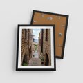 Plakat w ramie 40x50 - Perspektywa malowniczej uliczki - uliczka, perspektywa - rama czarna