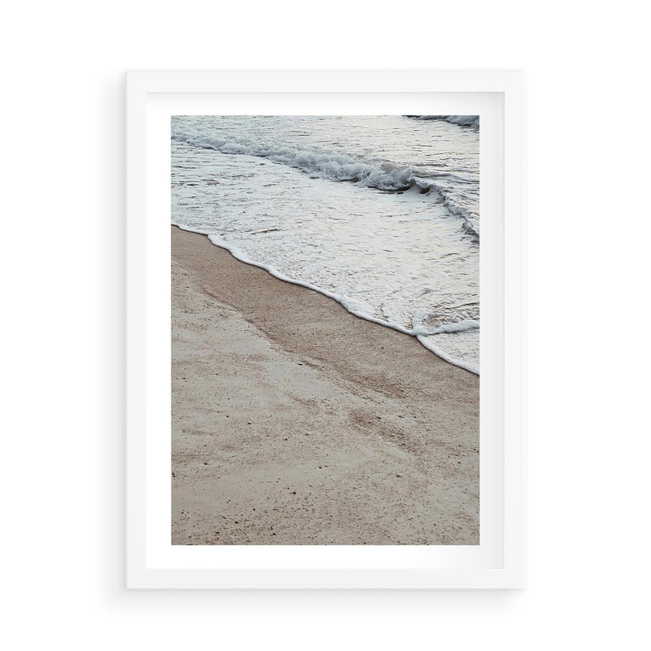 Plakat w ramie 50x70 - Brzeg Morza: Malownicza Plaża i Fale - morze, plaża - rama biała