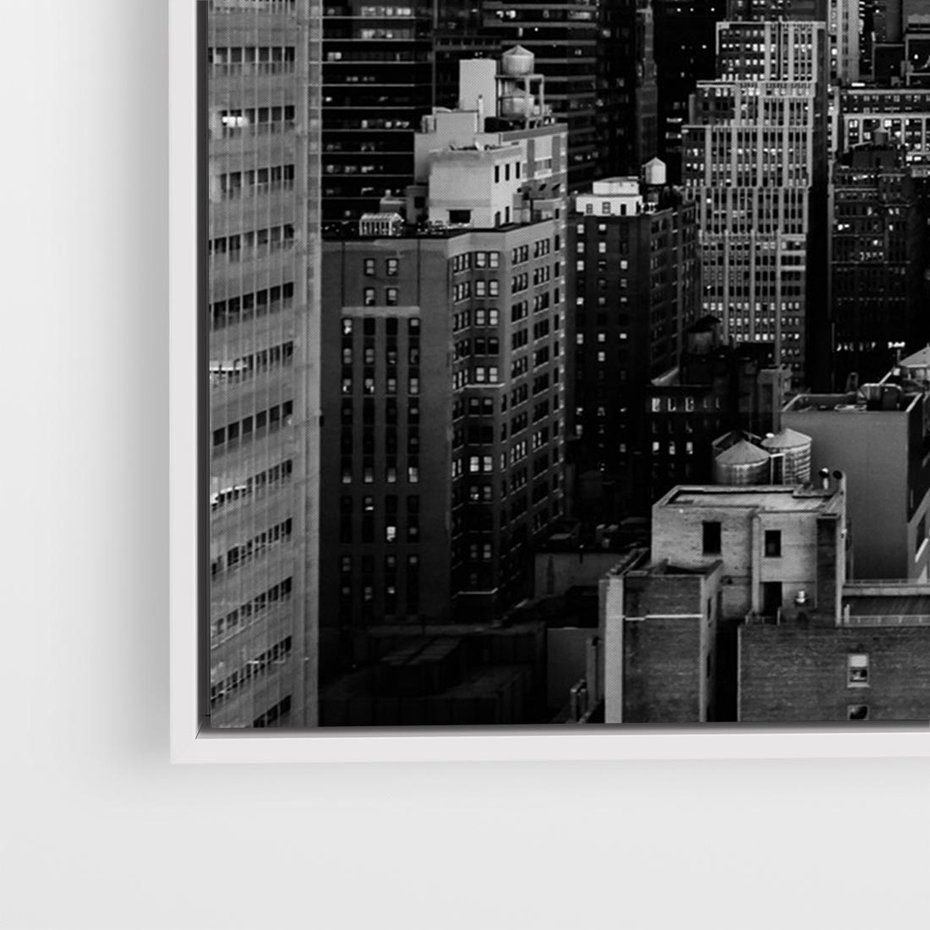Obraz w ramie 70x50 - Wibracje Miejskiego Życia - miasto, wieżowce - rama biała