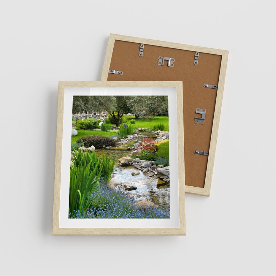 Plakat w ramie 40x50 - Ogródowy Strumyk - strumyk, ogród - rama drewno