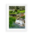 Plakat w ramie 50x70 - Ogródowy Strumyk - strumyk, ogród - rama biała