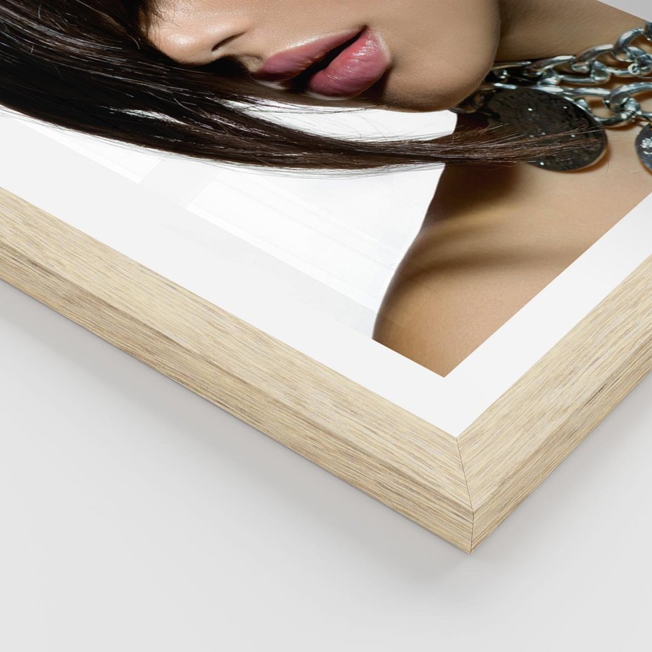 Plakat w ramie 50x70 - Kobieca Fryzura w Ruchu - fryzura, kobieta - rama drewno