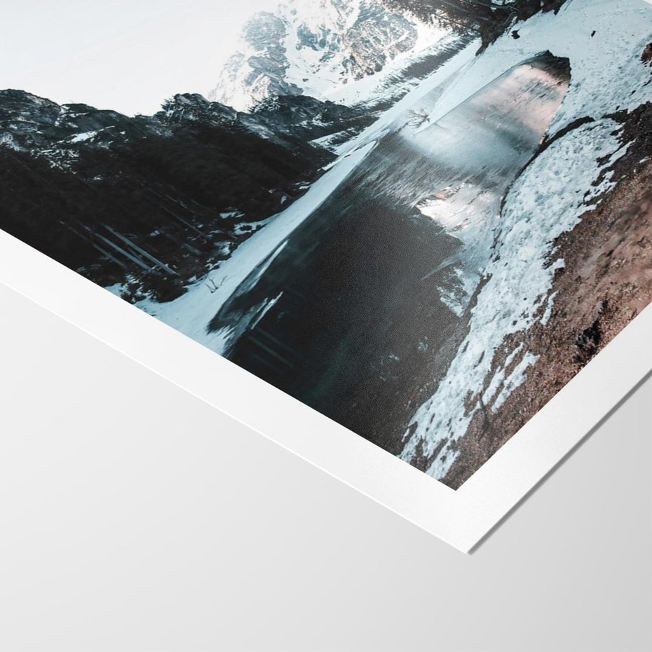 Plakat bez ramy 21x30 - Zamarznięta Rzeka - zima w górach, zamarznięta rzeka