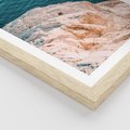 Plakat w ramie 30x40 - Klifowy Horyzont: Brzeg Morza - brzeg morza, klify - rama drewno