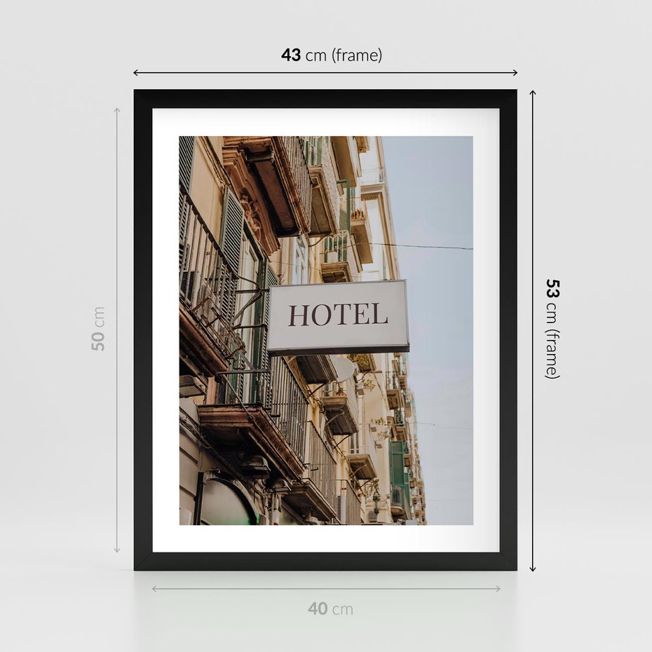 Plakat w ramie 40x50 - Magiczne Spacery - hotel, uliczka - rama czarna