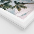 Plakat w ramie 40x50 - Wzrok ku Niebu - palmy na tle nieba, ujęcie z dołu - rama biała