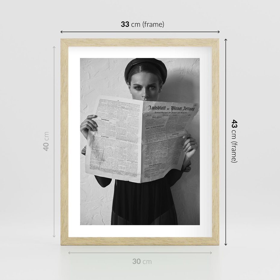 Plakat w ramie 30x40 - Nowe Wiadomości - retro zdjęcie, czarno białe - rama drewno