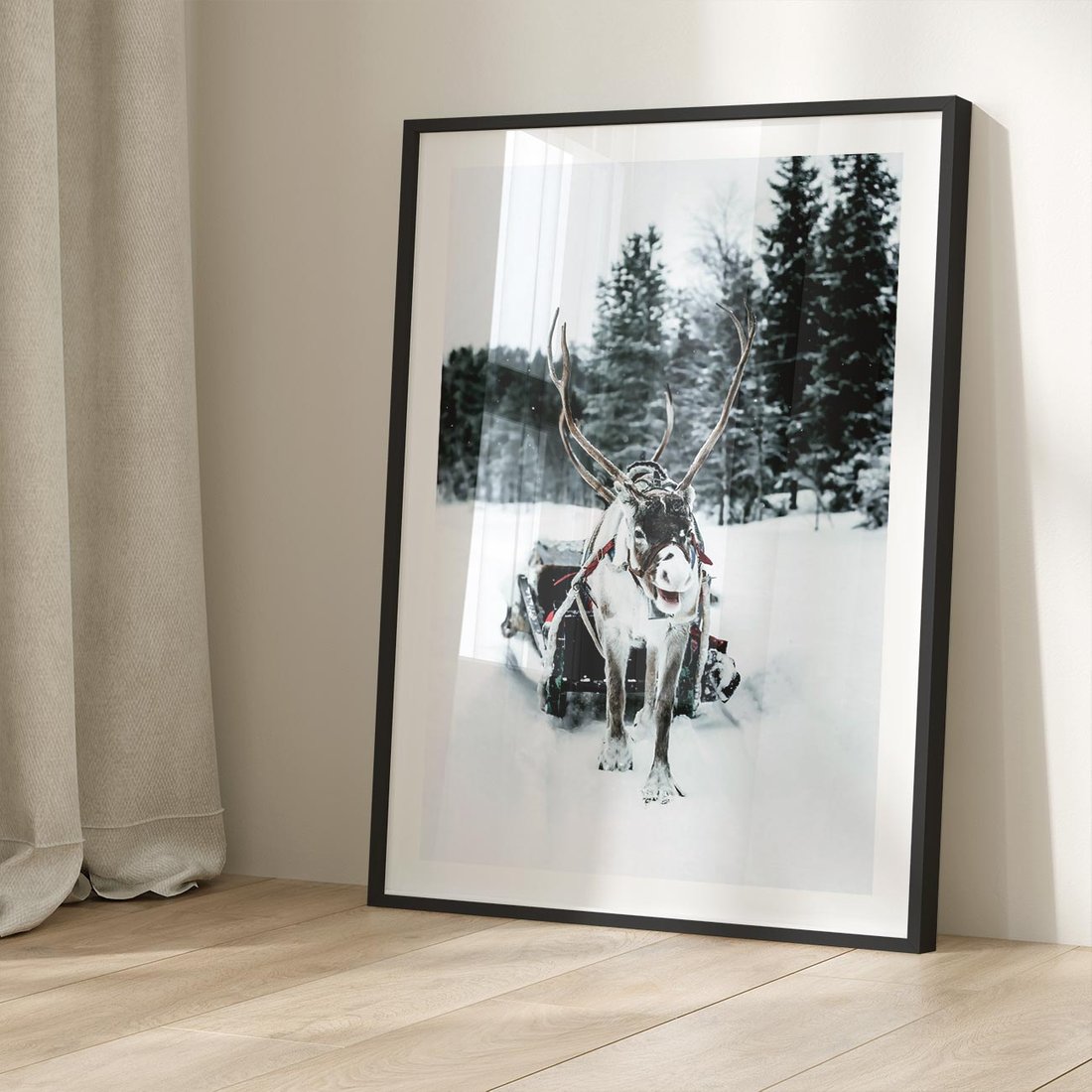 Plakat w ramie 40x50 - Świąteczna Przygoda - renifer, śnieg - rama czarna