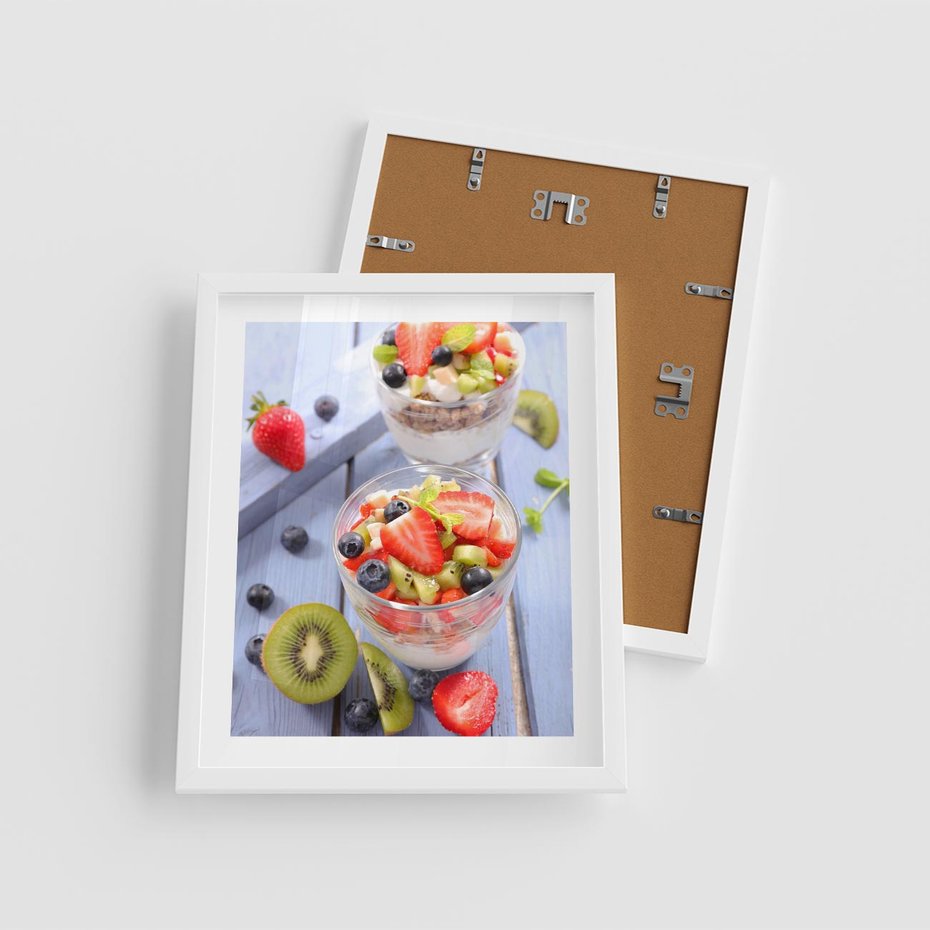 Plakat w ramie 40x50 - Świeżość i Zdrowie - sałatka, owoce - rama biała