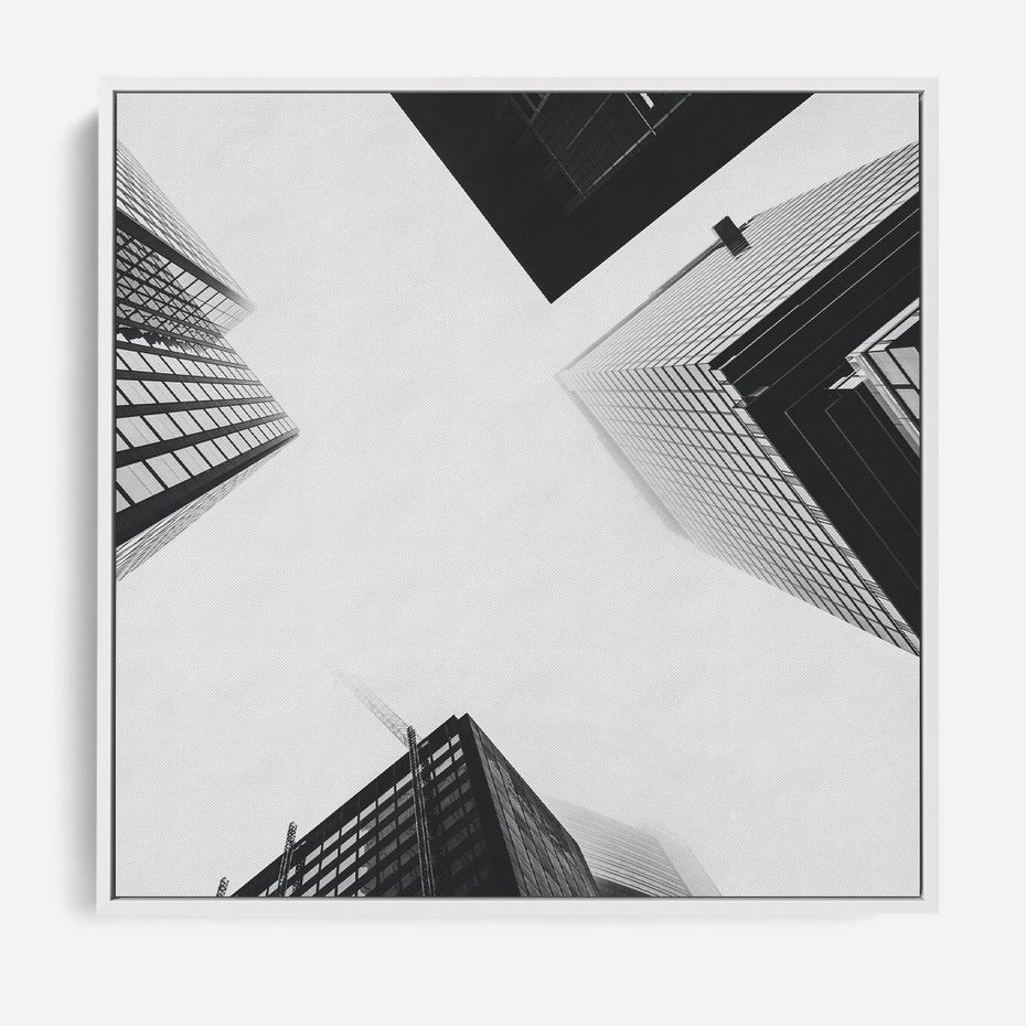 Obraz w ramie 50x50 - Nowoczesna Dynamika - perspektywa, wieżowce - rama biała