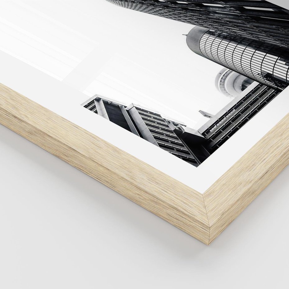 Plakat w ramie 50x70 - Monochromatyczna Sceneria Wieżowców - architektura, wieżowce - rama drewno