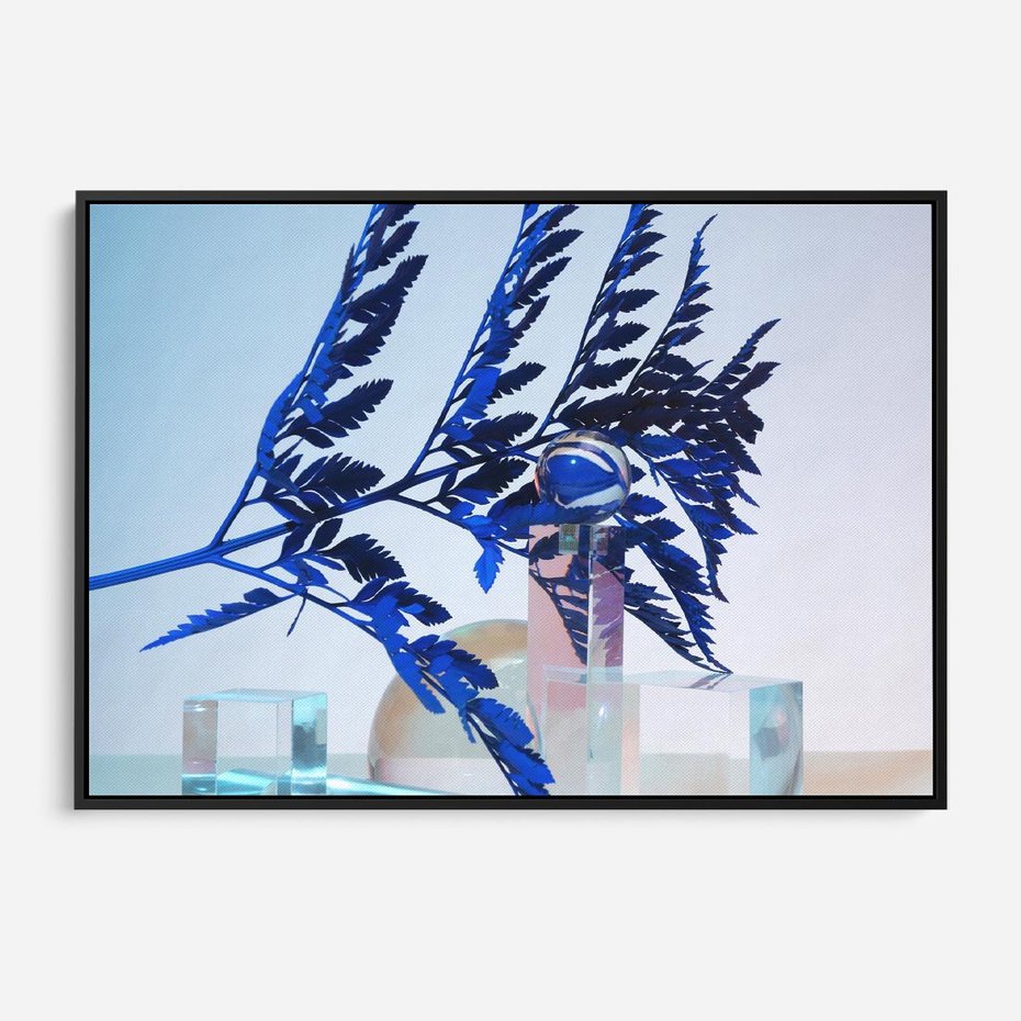 Obraz w ramie 70x50 - Intensywny Kolor Natury - liście, kobalt - rama czarna