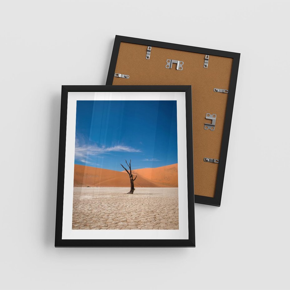 Plakat w ramie 40x50 - Słońce i Suche Drzewo - pustynia, suche - rama czarna