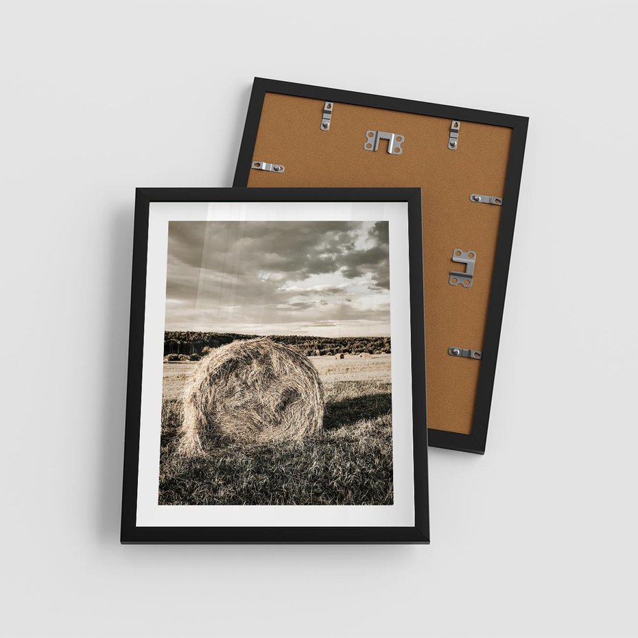 Plakat w ramie 40x50 - Ciepło Natury - snopki siana, pole - rama czarna