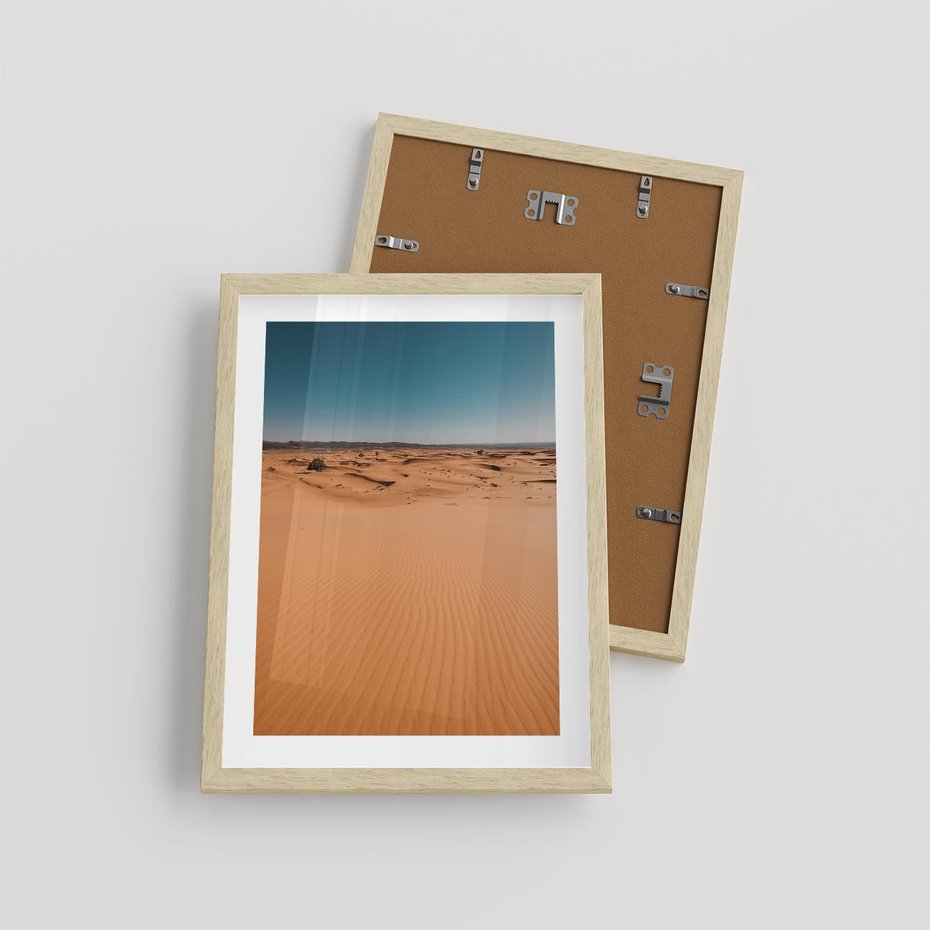 Plakat w ramie 30x40 - Piasek w Przytulnym Wnętrzu - pustynia, piasek - rama drewno