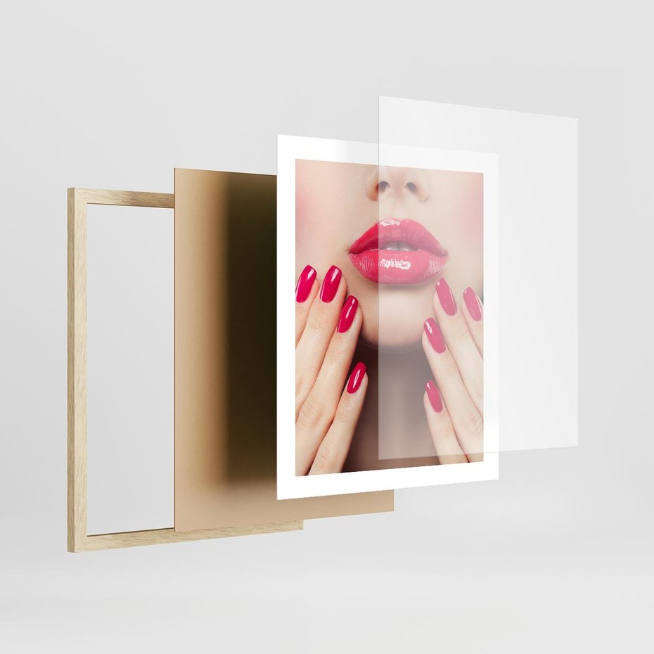 Plakat w ramie 40x50 - Wyrażenie Piękna - paznokcie, usta - rama drewno