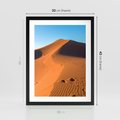 Plakat w ramie 30x40 - Piasek pustyni wędruje - pustynia, piasek - rama czarna
