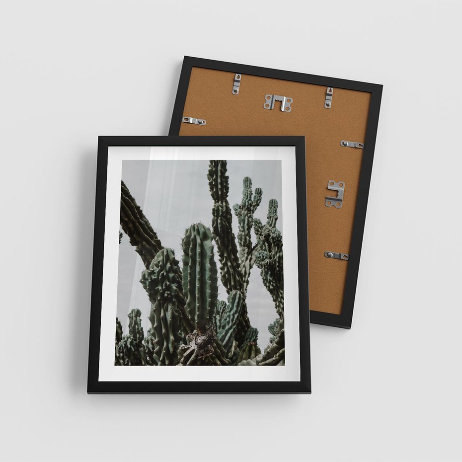 Plakat w ramie 40x50 - Boho oaza wśród kaktusów - kaktusy, pustynia - rama czarna