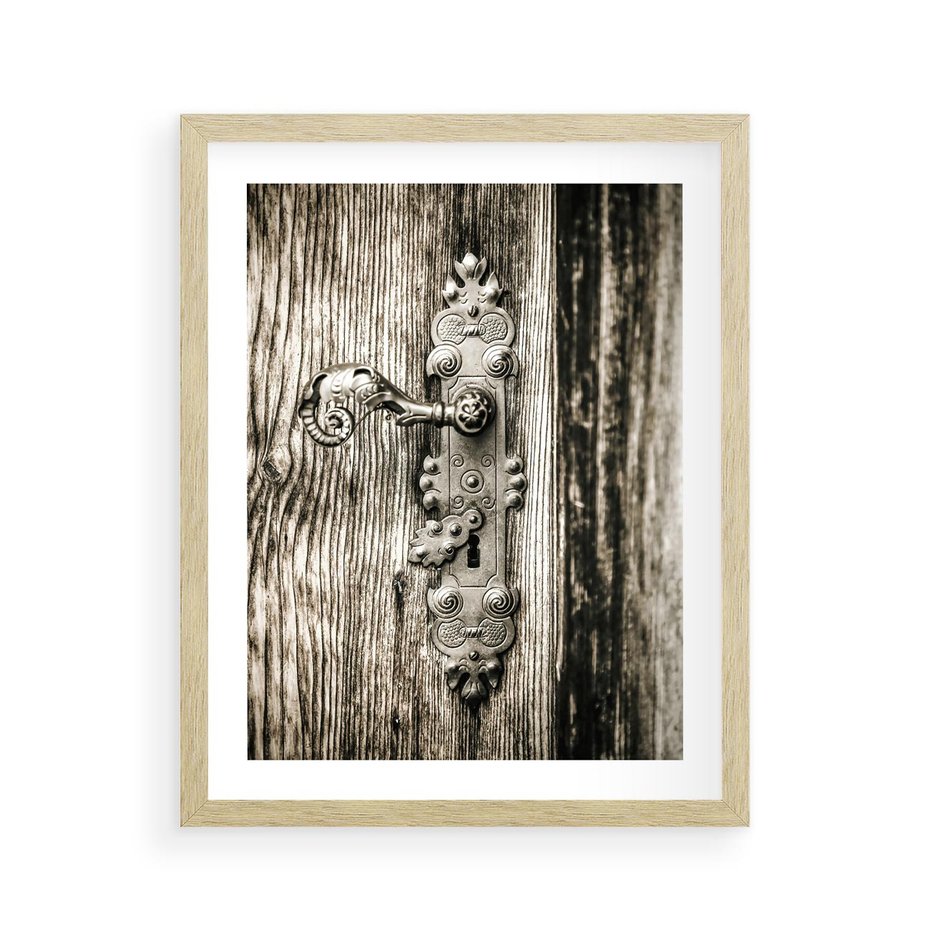 Plakat w ramie 40x50 - Stare Drzwi z Ozdobną Klamką - stare drzwi, klamka - rama drewno