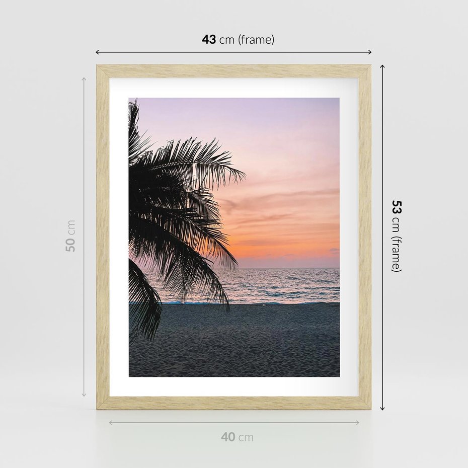 Plakat w ramie 40x50 - Tropikalny Zachód Słońca: Piękno Palmy - palma, nad morzem - rama drewno