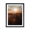 Plakat w ramie 50x70 - Spokój łąki pod zachodem słońca - zachód, słońca - rama czarna