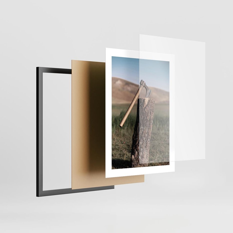 Plakat w ramie 30x40 - Rustykalna Praktyczność: Fotografia Siekiery - rustykalna fotografia, siekiera wbita w pieniek - rama czarna