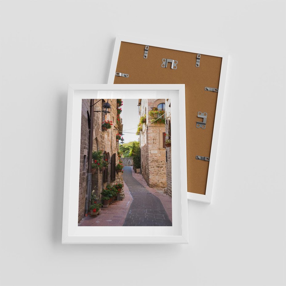 Plakat w ramie 30x40 - Miłość na Romantycznej Uliczce - romantyczna, uliczka - rama biała