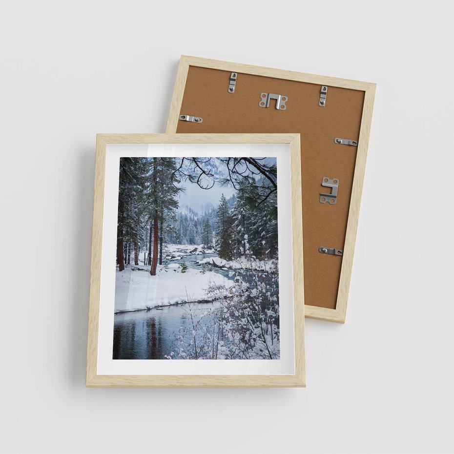 Plakat w ramie 40x50 - Śnieżne cuda - zima, las - rama drewno